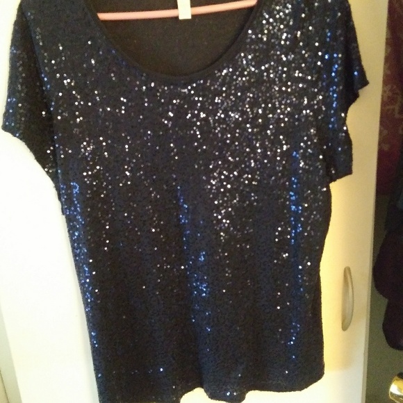 grande Tops - Women,s sequin top 4.00 ITEMS MUST BE BUNDLED